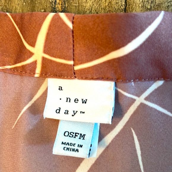 Cardigan Satin Robe in Floral Pink and Brown - Picture 7 of 7